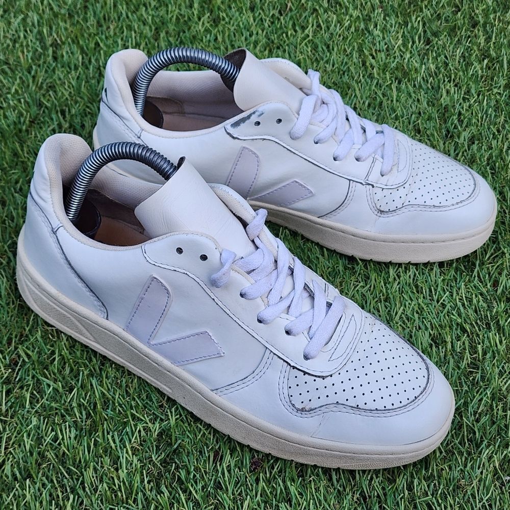 VEJA - Womens Sneakers - SIZE 8 *** Se Pictures ***